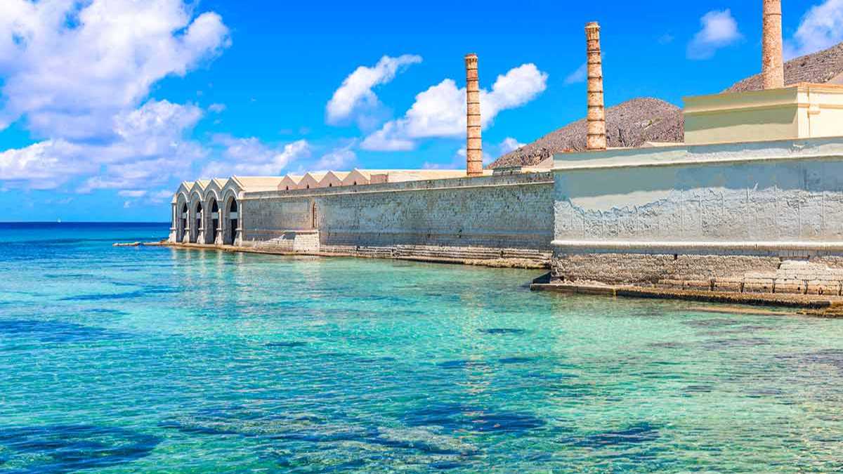 Le cave di tufo di Favignana: itinerari a piedi e in bici tra storia e natura